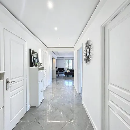 L'empire Apartment