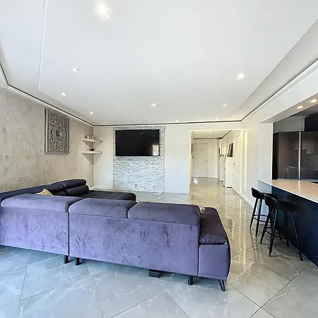 L'empire Apartment